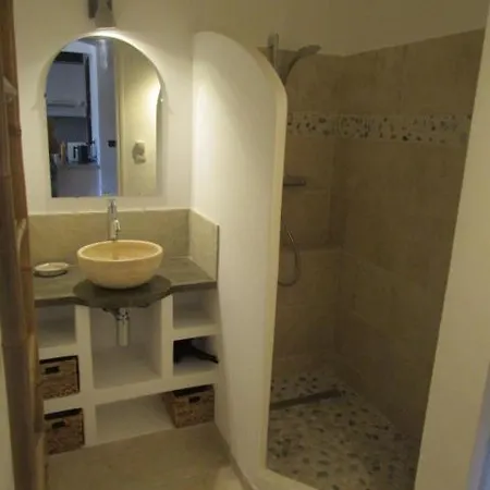 公寓 T2 Renove 100m Avec Privatif Entre Calvi Et Ile Rousse *