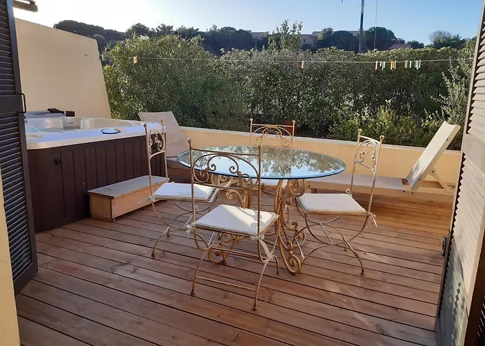 T2 Renove 100m Avec Privatif Entre Calvi Et Ile Rousse Lumio (Corsica)